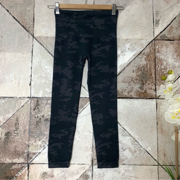 SPANX Leggings for Women Look at Me Now Seamless Leggings Size Small - Picture 6 of 12